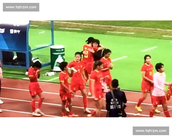 印城同袍！哈利现身小马揭幕战现场助威