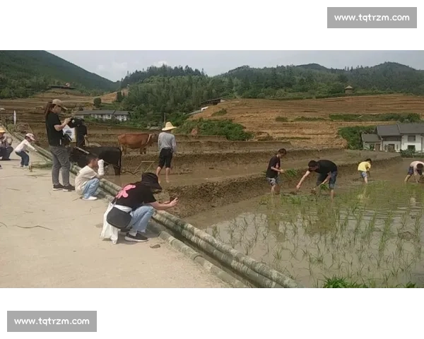 父爱如山！亚马尔父亲 39 岁生日晒合影：10 号传承，儿子未来可期