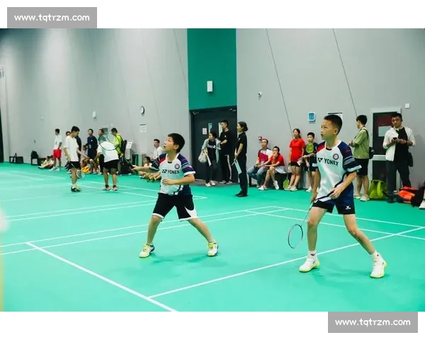 当裁判也看呆了！那些让人拍案叫绝的羽毛球神技